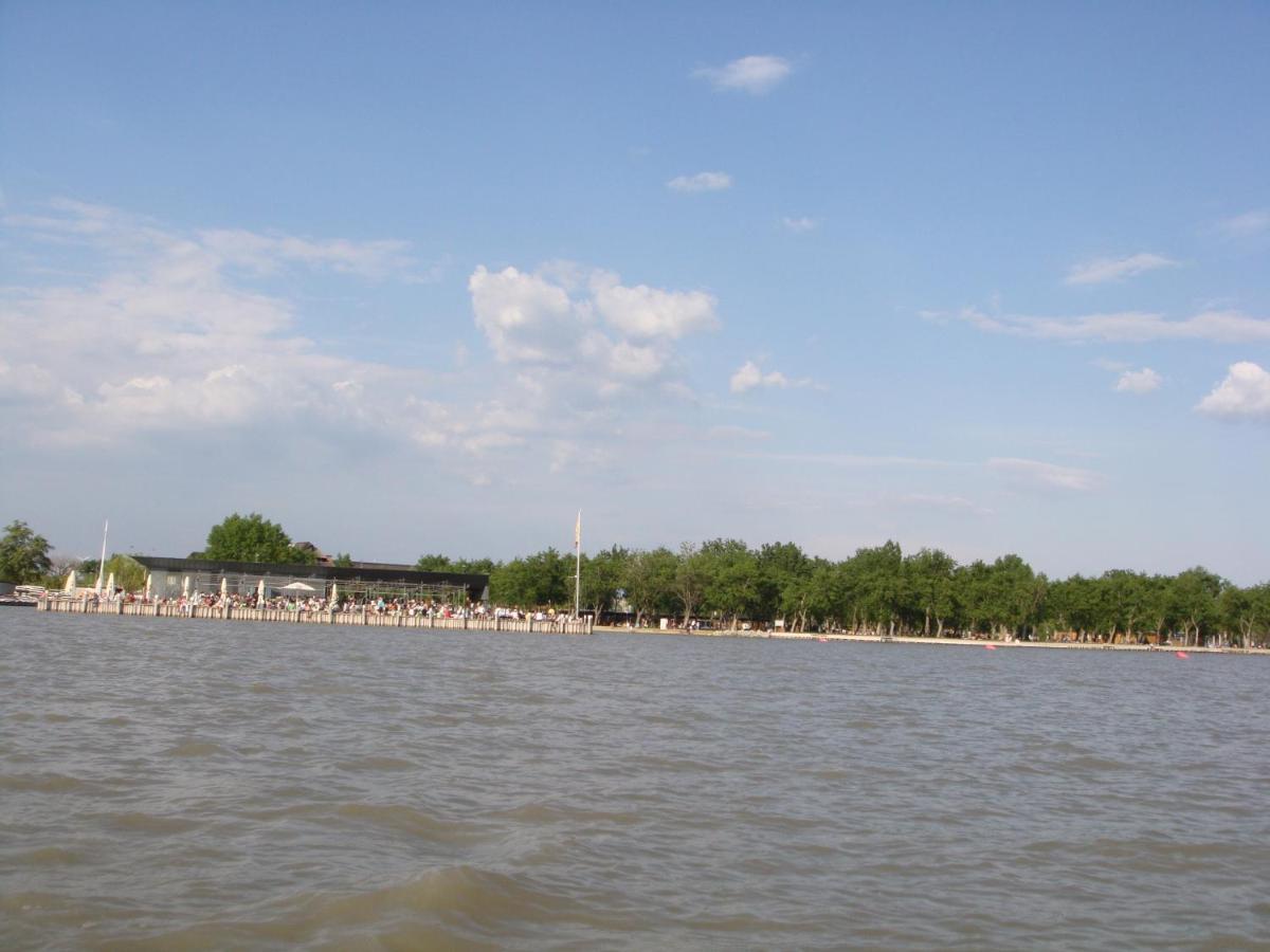 Haus Am See Neusiedl am See Esterno foto